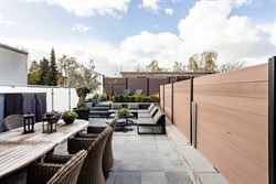 In de Jules Persynstraat in Gentbrugge ligt deze recente eigendom die wonen en werken perfect combineert. Vlot bereikbaar en met een indrukwekkend vol...