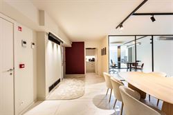 Deze elegante kantoorruimte van 146 m² maakt deel uit van een modern gebouw uit 2020, gelegen in Sint-Denijs-Westrem langs de Kortrijksesteenweg. Een...