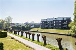 Licht, zicht en rust komen hier prachtig samen. In de gegeerde Gebroeders Nachtergaelestraat, vlak bij het centrum van Deinze, bevindt zich dit ruime ...