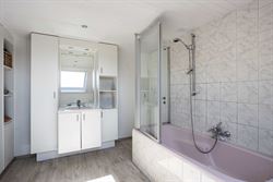 In de gegeerde Maria van Boergondiëstraat bevindt zich deze karaktervolle stadswoning met 165 m² bewoonbare oppervlakte. De woning combineert ruimte...