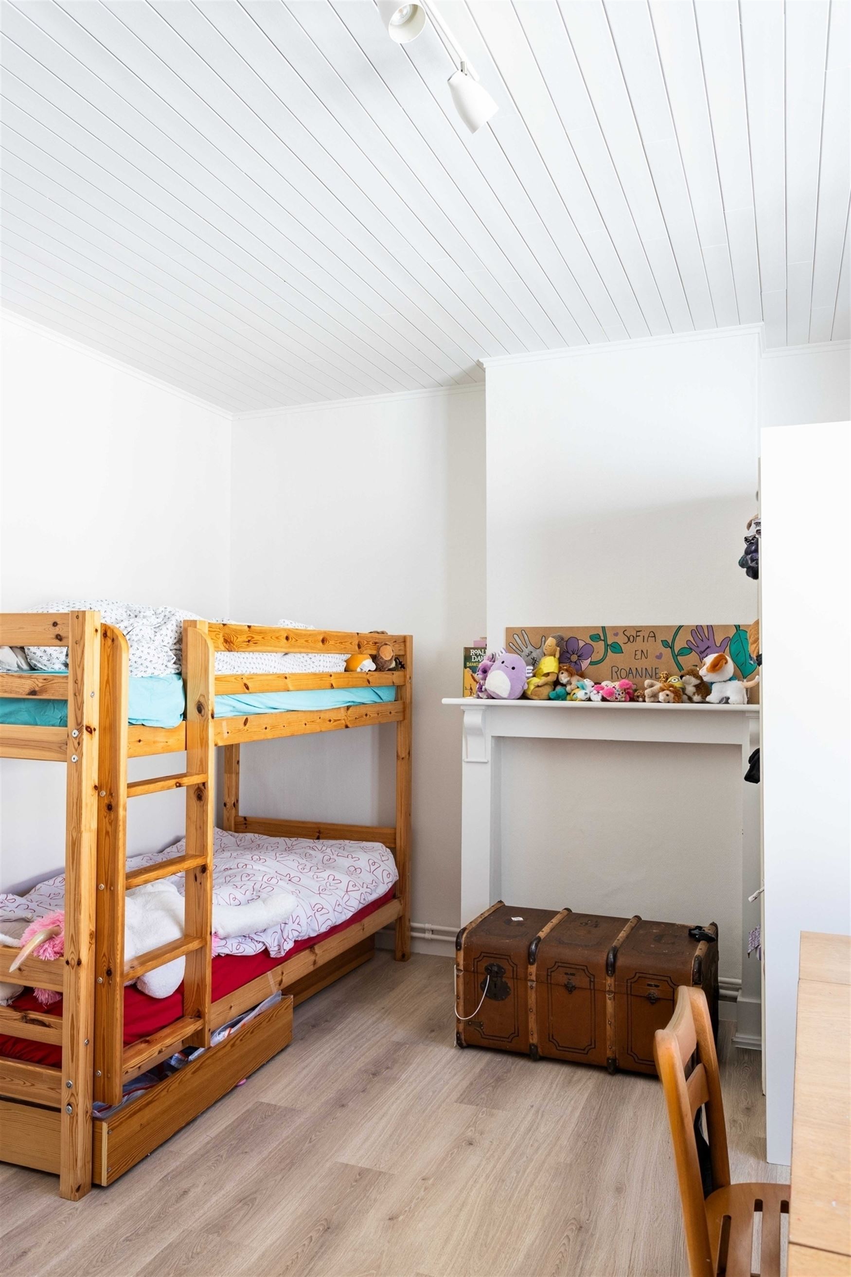 In de gegeerde Maria van Boergondiëstraat bevindt zich deze karaktervolle stadswoning met 165 m² bewoonbare oppervlakte. De woning combineert ruimte...