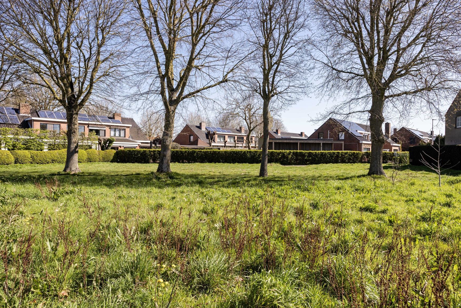 Prachtig landelijk gelegen, vlakbij de gezellige dorpskern Vinkt en op slechts 10 min. van Deinze-centrum.

Op het einde van een doodlopende straat ...