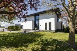 Wonen. Ondernemen. Investeren. Alles op één uitzonderlijke locatie.
Deze unieke eigendom waar hoogwaardige woonkwaliteit en professionele infrastru...