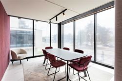 Deze elegante kantoorruimte van 146 m² maakt deel uit van een modern gebouw uit 2020, gelegen in Sint-Denijs-Westrem langs de Kortrijksesteenweg. Een...