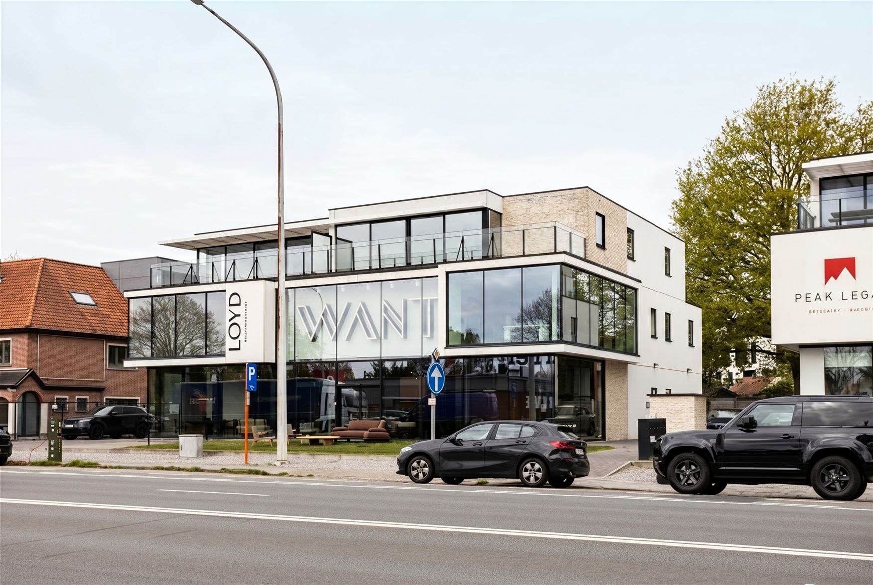 Deze elegante kantoorruimte van 146 m² maakt deel uit van een modern gebouw uit 2020, gelegen in Sint-Denijs-Westrem langs de Kortrijksesteenweg. Een...