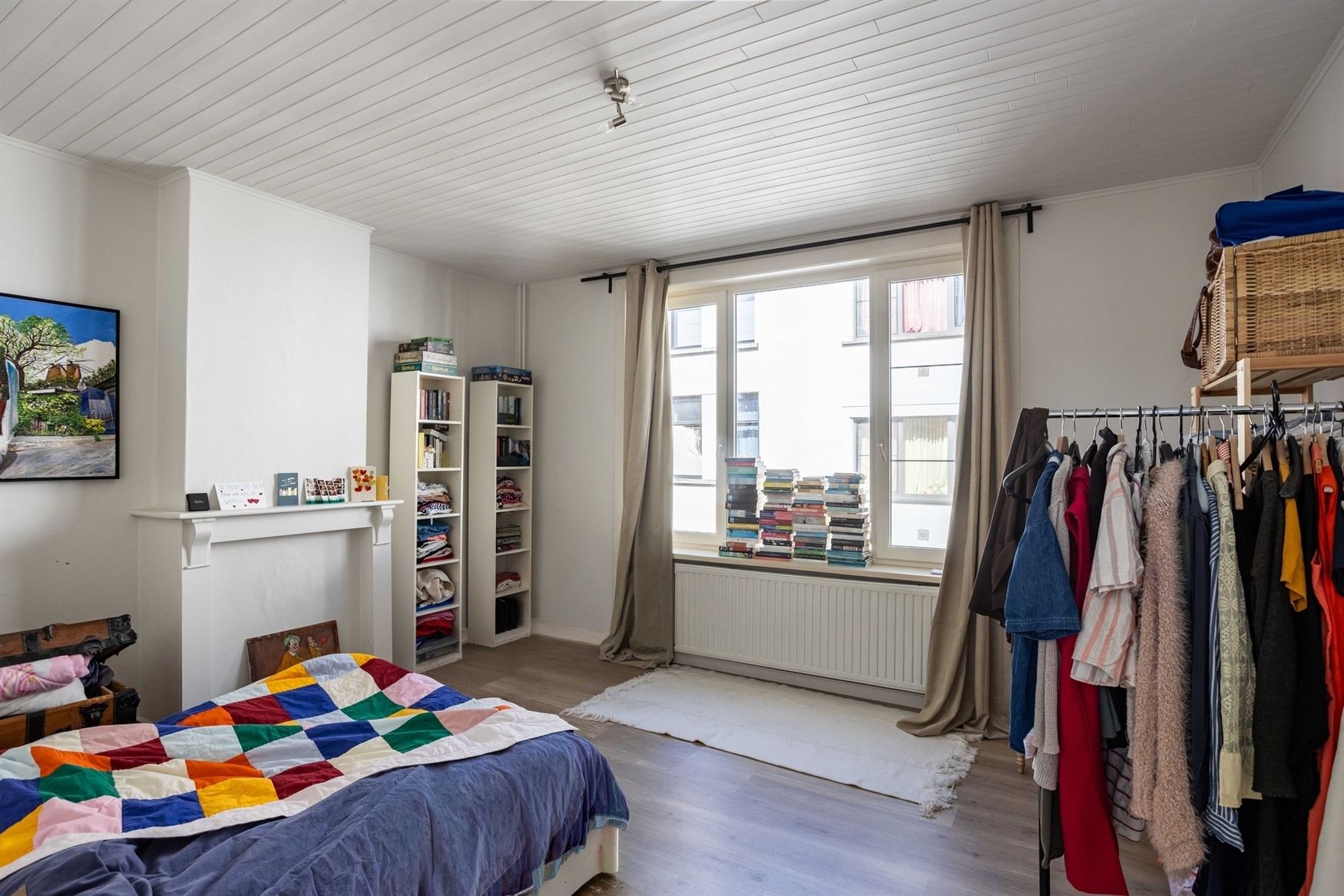 In de gegeerde Maria van Boergondiëstraat bevindt zich deze karaktervolle stadswoning met 165 m² bewoonbare oppervlakte. De woning combineert ruimte...