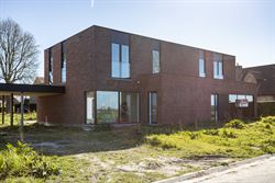 Prachtig landelijk gelegen, vlakbij de gezellige dorpskern Vinkt en op slechts 10 min. van Deinze-centrum.

Op het einde van een doodlopende straat ...