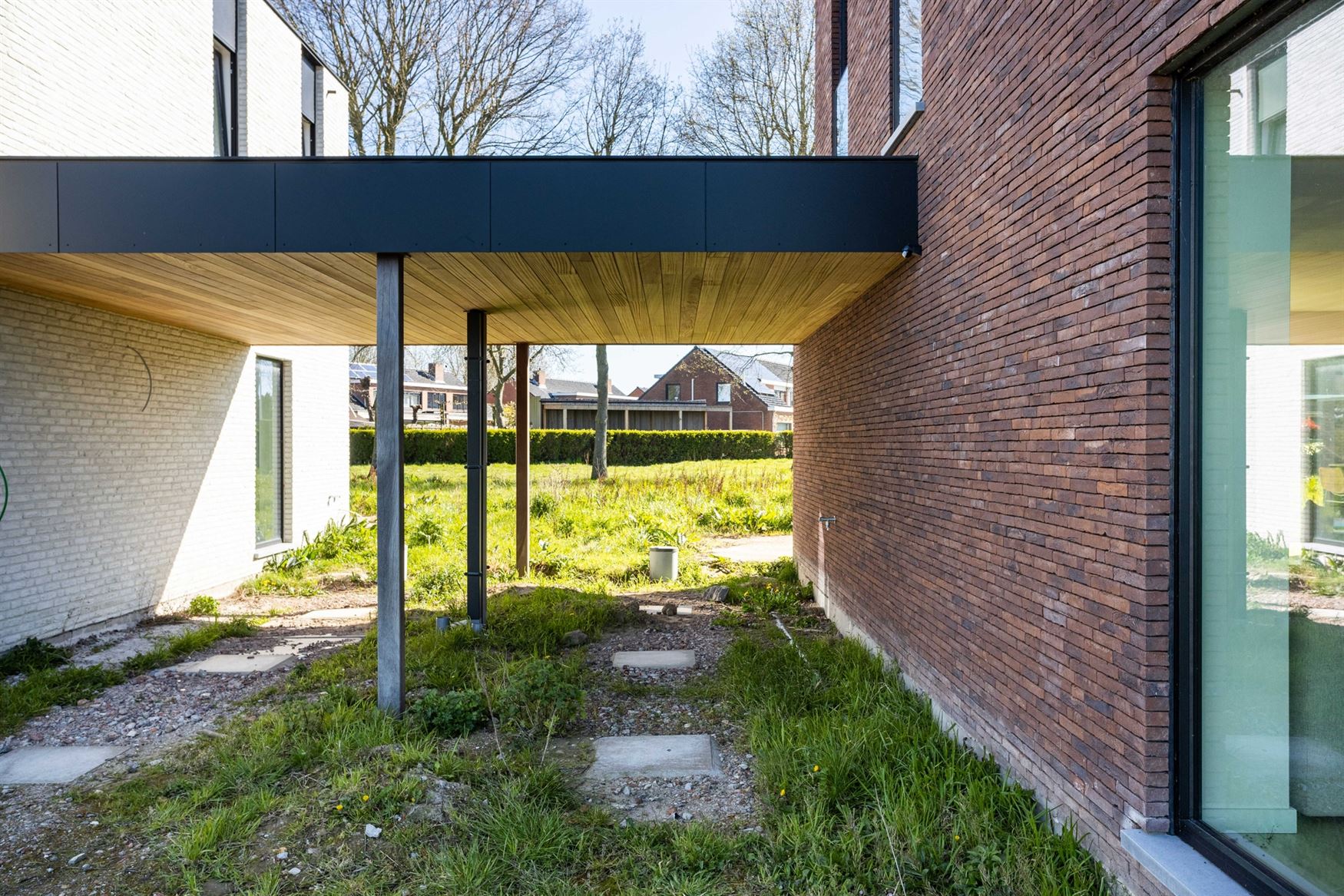 Prachtig landelijk gelegen, vlakbij de gezellige dorpskern Vinkt en op slechts 10 min. van Deinze-centrum.

Op het einde van een doodlopende straat ...