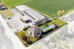 Wonen. Ondernemen. Investeren. Alles op één uitzonderlijke locatie.
Deze unieke eigendom waar hoogwaardige woonkwaliteit en professionele infrastru...