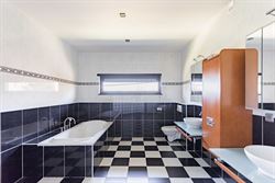Wonen. Ondernemen. Investeren. Alles op één uitzonderlijke locatie.
Deze unieke eigendom waar hoogwaardige woonkwaliteit en professionele infrastru...