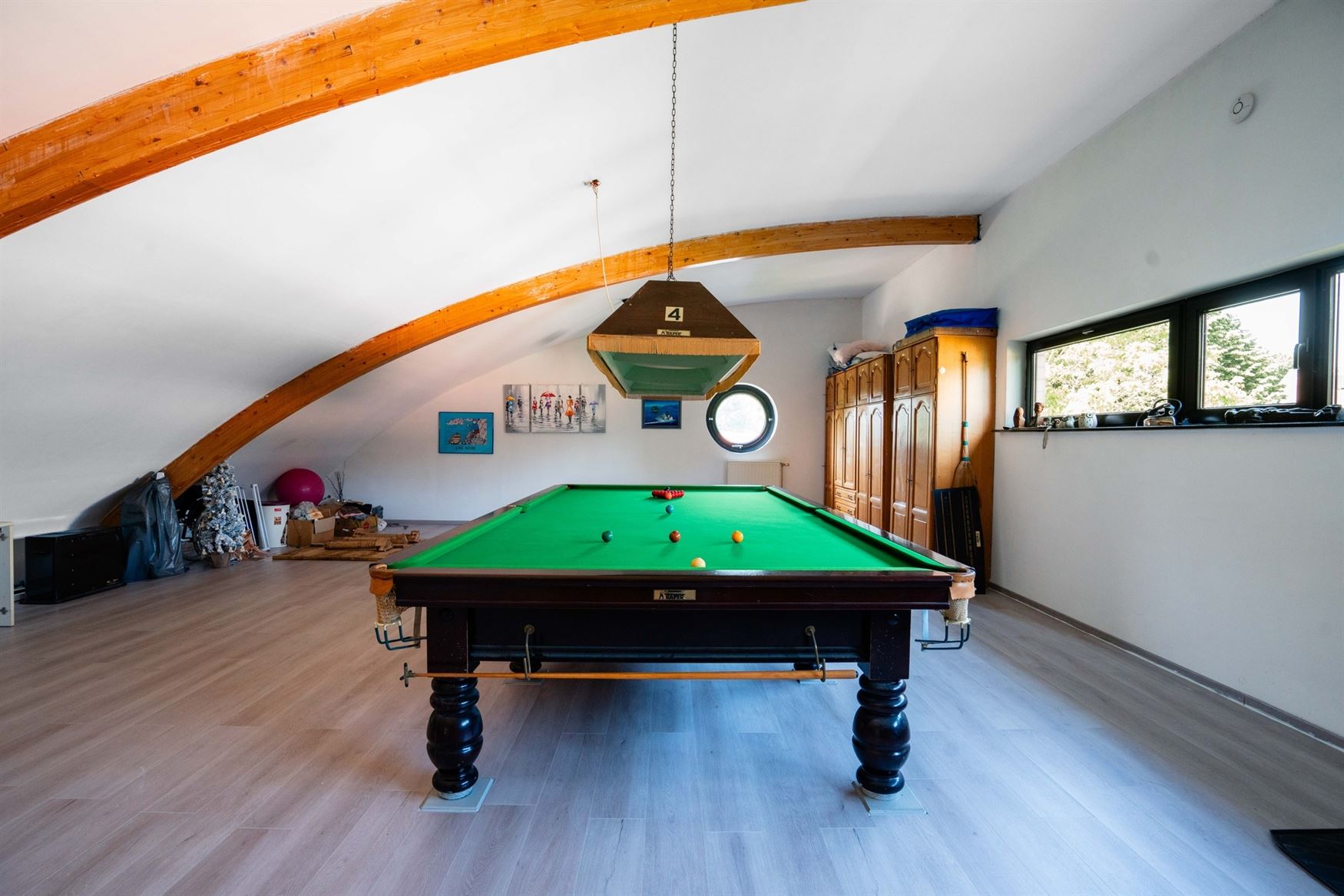 Ruimte. Privacy. En wonen op een niveau apart.
Op een bijzonder fijne plek in Deinze bevindt zich deze uitzonderlijke villa op een perceel van maar l...