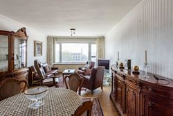 Uitzicht. Licht. En Gent aan uw voeten.
Op de vijfde verdieping van deze residentie bevindt zich dit verzorgd appartement van 83 m², waar rust, priv...