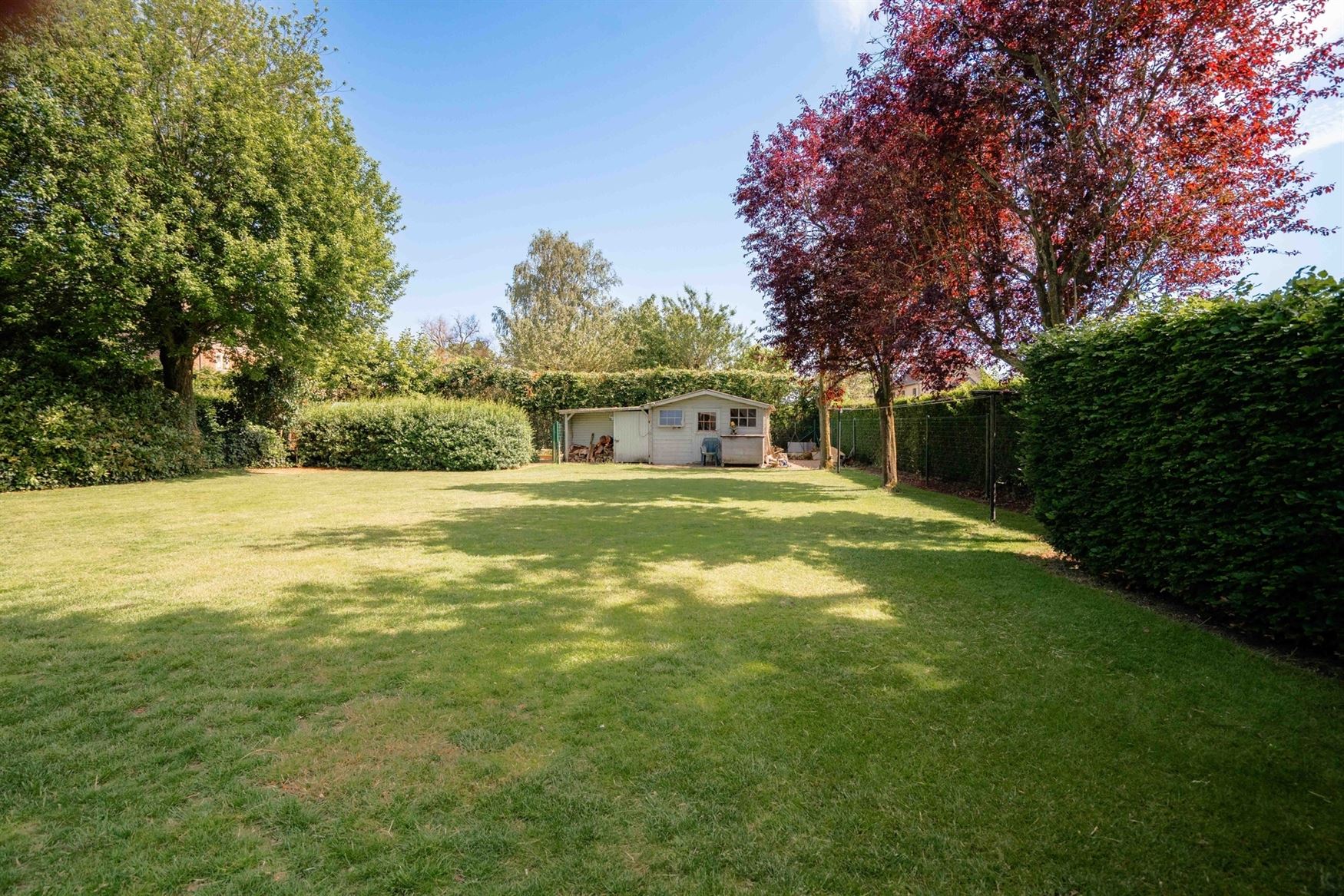 Ruimte. Privacy. En wonen op een niveau apart.
Op een bijzonder fijne plek in Deinze bevindt zich deze uitzonderlijke villa op een perceel van maar l...