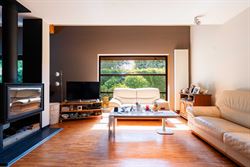 Ruimte. Privacy. En wonen op een niveau apart.
Op een bijzonder fijne plek in Deinze bevindt zich deze uitzonderlijke villa op een perceel van maar l...