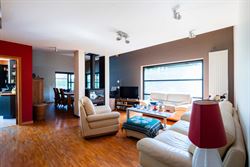 Ruimte. Privacy. En wonen op een niveau apart.
Op een bijzonder fijne plek in Deinze bevindt zich deze uitzonderlijke villa op een perceel van maar l...