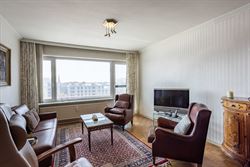 Uitzicht. Licht. En Gent aan uw voeten.
Op de vijfde verdieping van deze residentie bevindt zich dit verzorgd appartement van 83 m², waar rust, priv...