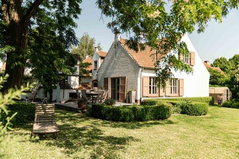 Klasse. Rust. En wonen in het groen op z’n mooist.
In één van de meest gegeerde residentiële buurten van Drongen, vlakbij de Vinderhoutse Bossen...
