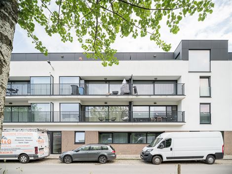 Wonen aan het water, midden in de energie van Gent.
In Dok Noord bevindt zich dit verzorgd appartement uit 2020, gelegen op een topligging waar stads...