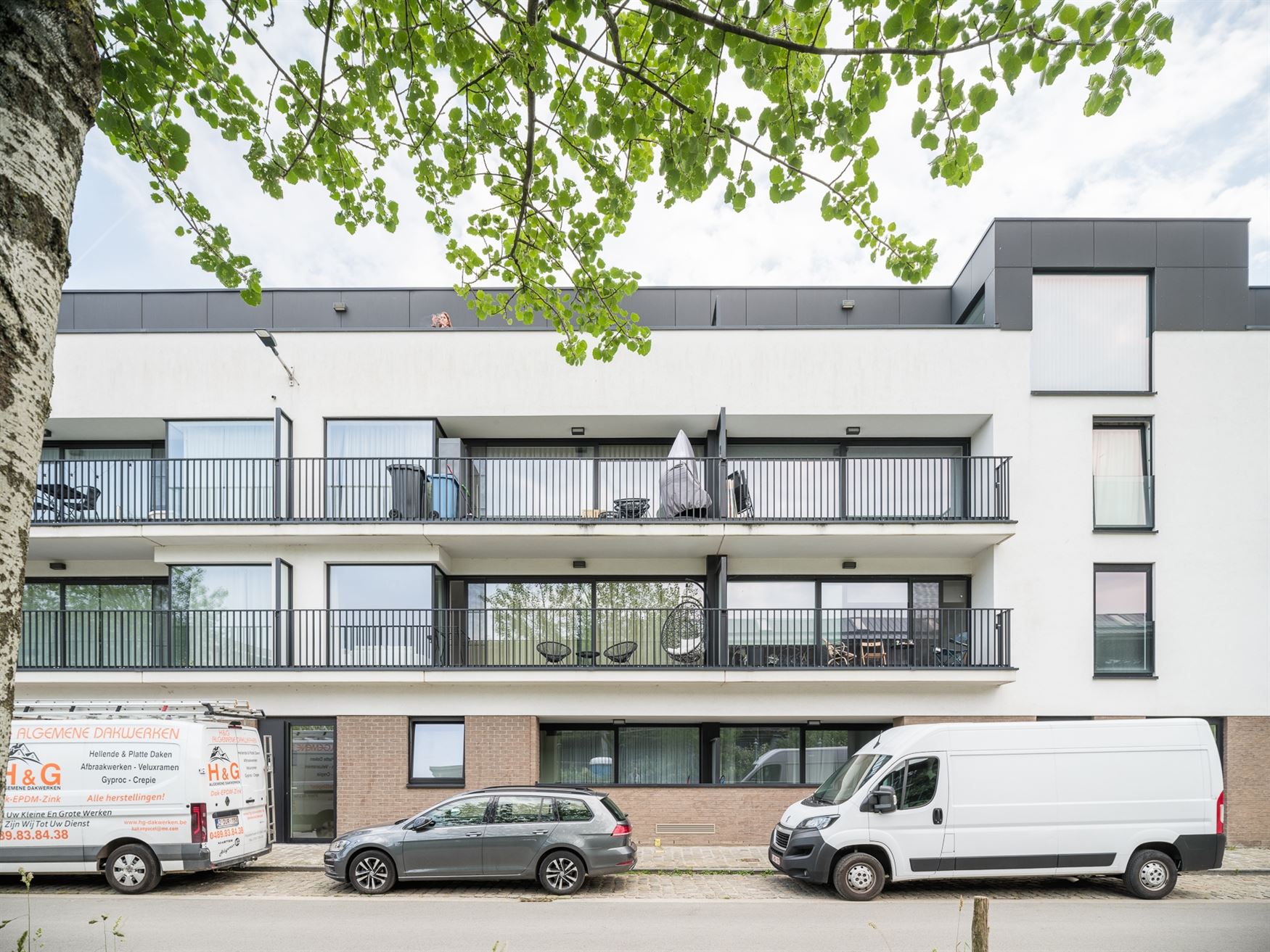 Wonen aan het water, midden in de energie van Gent.
In Dok Noord bevindt zich dit verzorgd appartement uit 2020, gelegen op een topligging waar stads...