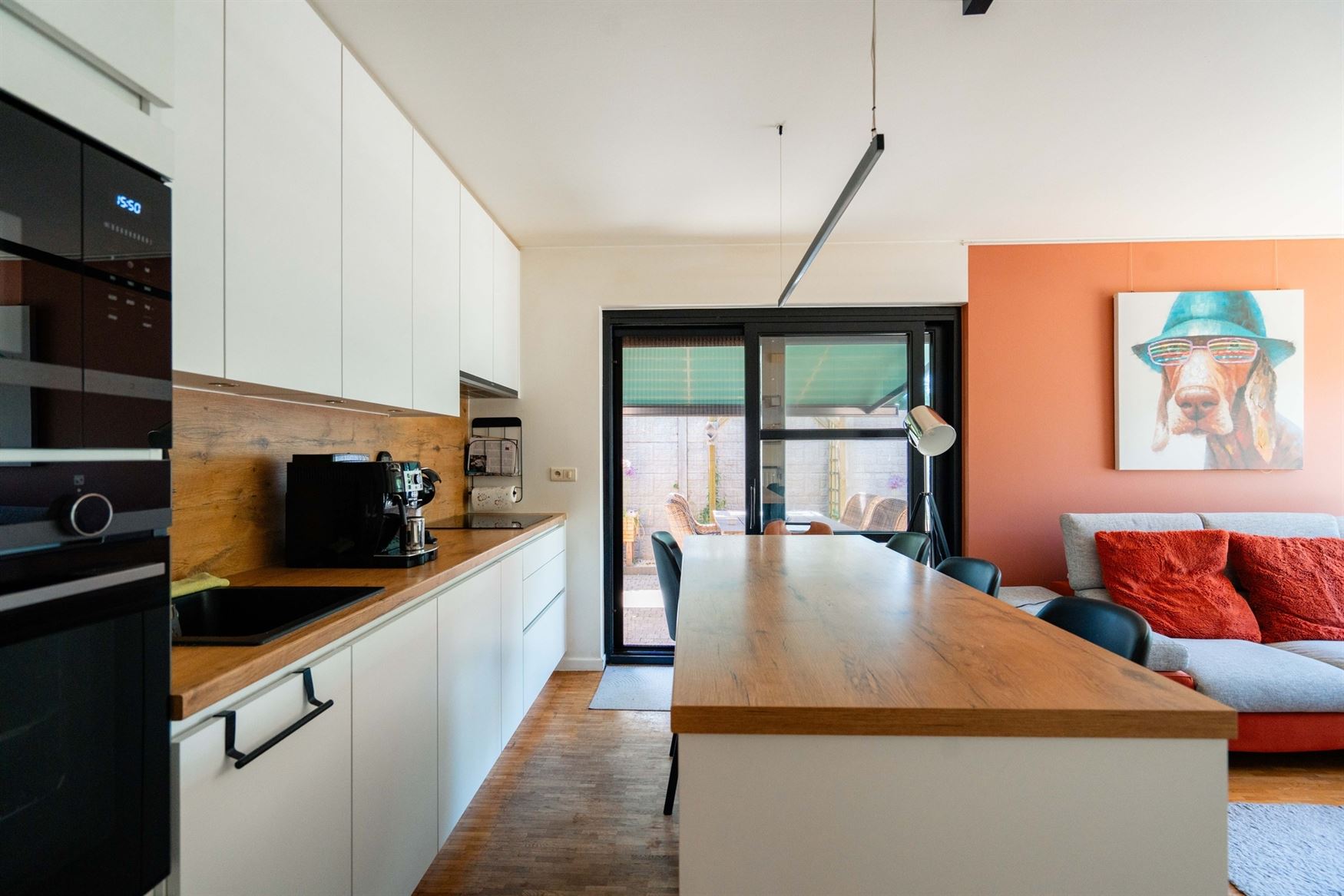 Ruimte. Privacy. En wonen op een niveau apart.
Op een bijzonder fijne plek in Deinze bevindt zich deze uitzonderlijke villa op een perceel van maar l...