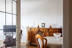 Uitzicht. Licht. En Gent aan uw voeten.
Op de vijfde verdieping van deze residentie bevindt zich dit verzorgd appartement van 83 m², waar rust, priv...