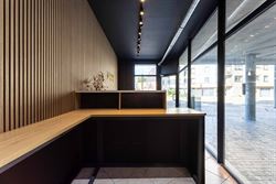 Zichtbaarheid. Bereikbaarheid. En een locatie die werkt voor uw zaak.
Langs de Brusselsesteenweg bevindt zich deze commerciële ruimte van ca. 45 m²...