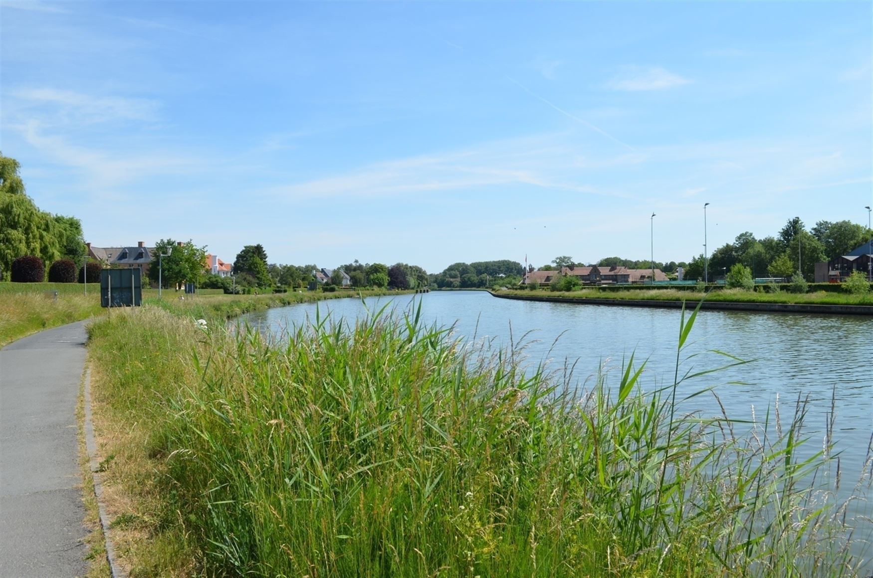 WENST U EEN BEZOEK? SURF NAAR ONZE SITE: WWW.INFINIMO.BE > ZOEK DE DESBETREFFENDE EIGENDOM > REGISTREER U VIA DE KNOP ‘PLAN EEN BEZOEK’.
Wonen op...