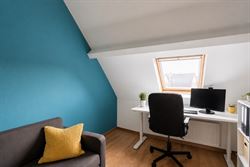 In Merelbeke bevindt zich deze instapklare rijwoning op een vlot bereikbare locatie, met een uitstekende verbinding naar belangrijke invalswegen en da...