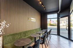 Zichtbaarheid. Bereikbaarheid. En een locatie die werkt voor uw zaak.
Langs de Brusselsesteenweg bevindt zich deze commerciële ruimte van ca. 45 m²...