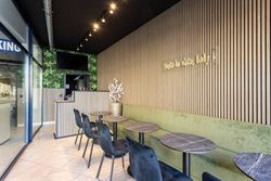 Zichtbaarheid. Bereikbaarheid. En een locatie die werkt voor uw zaak.
Langs de Brusselsesteenweg bevindt zich deze commerciële ruimte van ca. 45 m²...