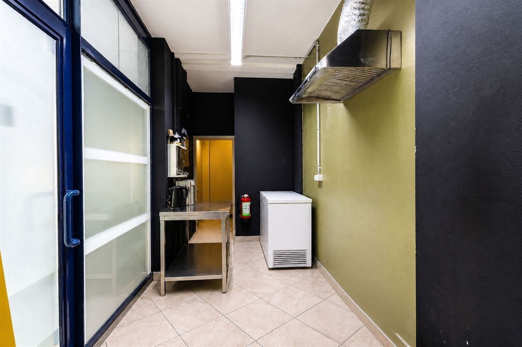Zichtbaarheid. Bereikbaarheid. En een locatie die werkt voor uw zaak.
Langs de Brusselsesteenweg bevindt zich deze commerciële ruimte van ca. 45 m²...