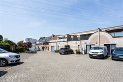 Zichtbaarheid. Rendement. En een commerciële ligging die werkt.
Tegenover Delhaize in Wondelgem bevindt zich dit handelspand op een strategische loc...