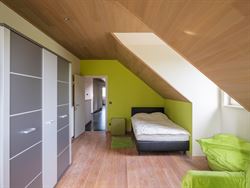 Verborgen tussen de weilanden, bereikbaar via een private oprijlaan en omgeven door rust, ligt deze unieke farmhouse op een uitzonderlijk perceel van ...