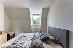 Een unieke opportuniteit langs een commerciële invalsweg in Eeklo. Deze karaktervolle eigendom combineert een instapklaar handelsgelijkvloers met een...