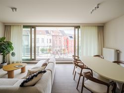 Stijlvol wonen op een toplocatie in het historische centrum van Gent. In de gegeerde Filip Van Arteveldestraat woont u midden in één van de hipste b...