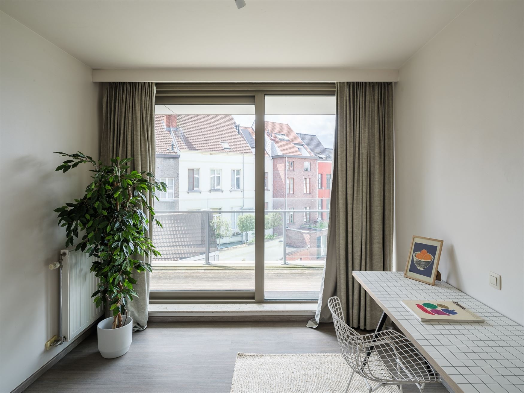 Stijlvol wonen op een toplocatie in het historische centrum van Gent. In de gegeerde Filip Van Arteveldestraat woont u midden in één van de hipste b...