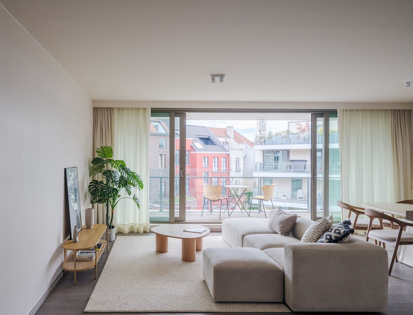 Stijlvol wonen op een toplocatie in het historische centrum van Gent. In de gegeerde Filip Van Arteveldestraat woont u midden in één van de hipste b...