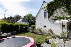 Wonen op een toplocatie waar rust, ruimte en bereikbaarheid perfect samenkomen? Dan is deze verzorgde halfopen gezinswoning in Gentbrugge precies wat ...