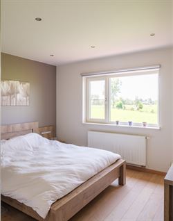 Verborgen tussen de weilanden, bereikbaar via een private oprijlaan en omgeven door rust, ligt deze unieke farmhouse op een uitzonderlijk perceel van ...