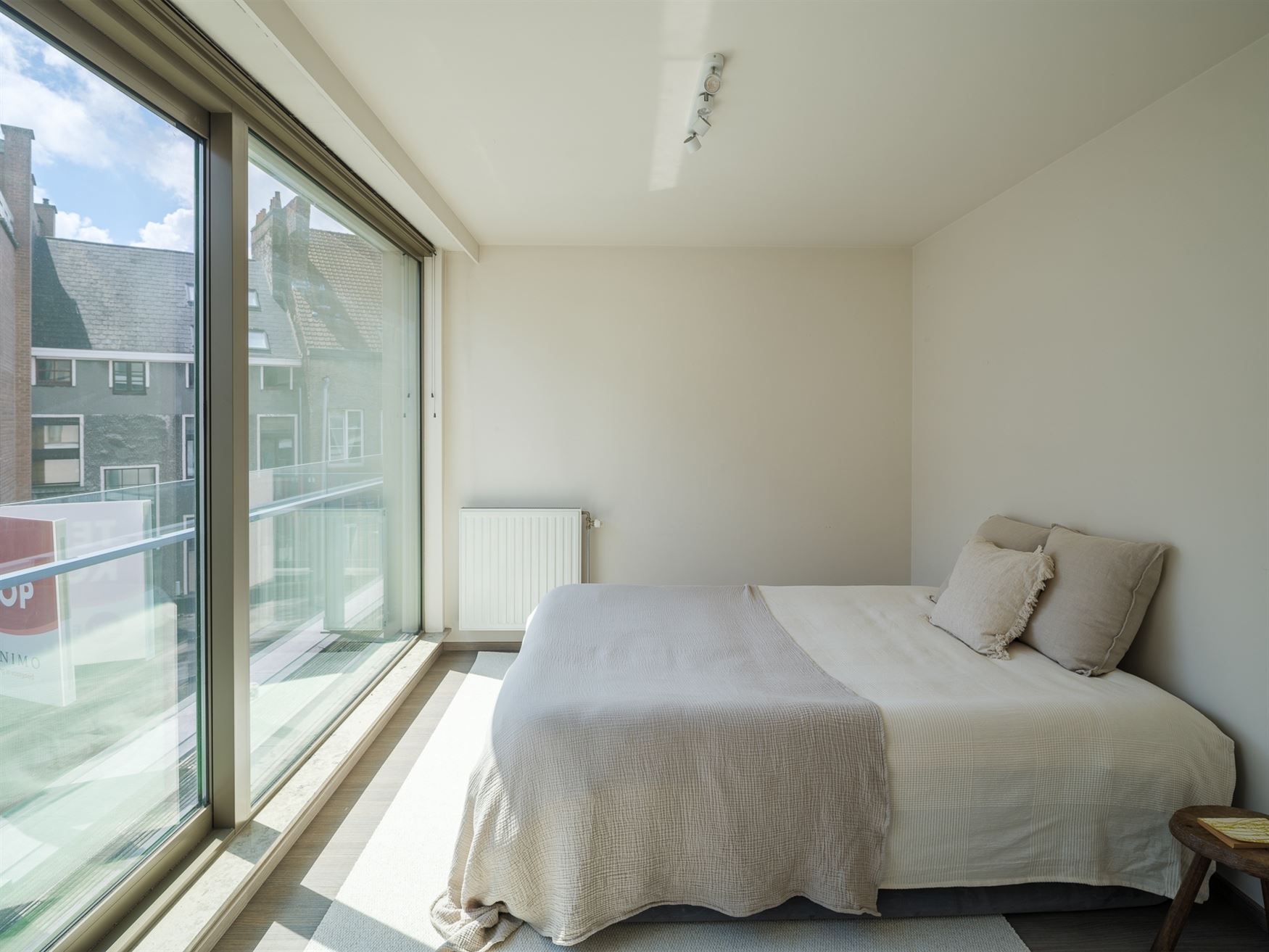 Stijlvol wonen op een toplocatie in het historische centrum van Gent. In de gegeerde Filip Van Arteveldestraat woont u midden in één van de hipste b...