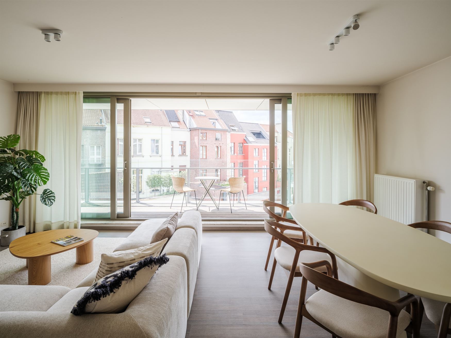 Stijlvol wonen op een toplocatie in het historische centrum van Gent. In de gegeerde Filip Van Arteveldestraat woont u midden in één van de hipste b...
