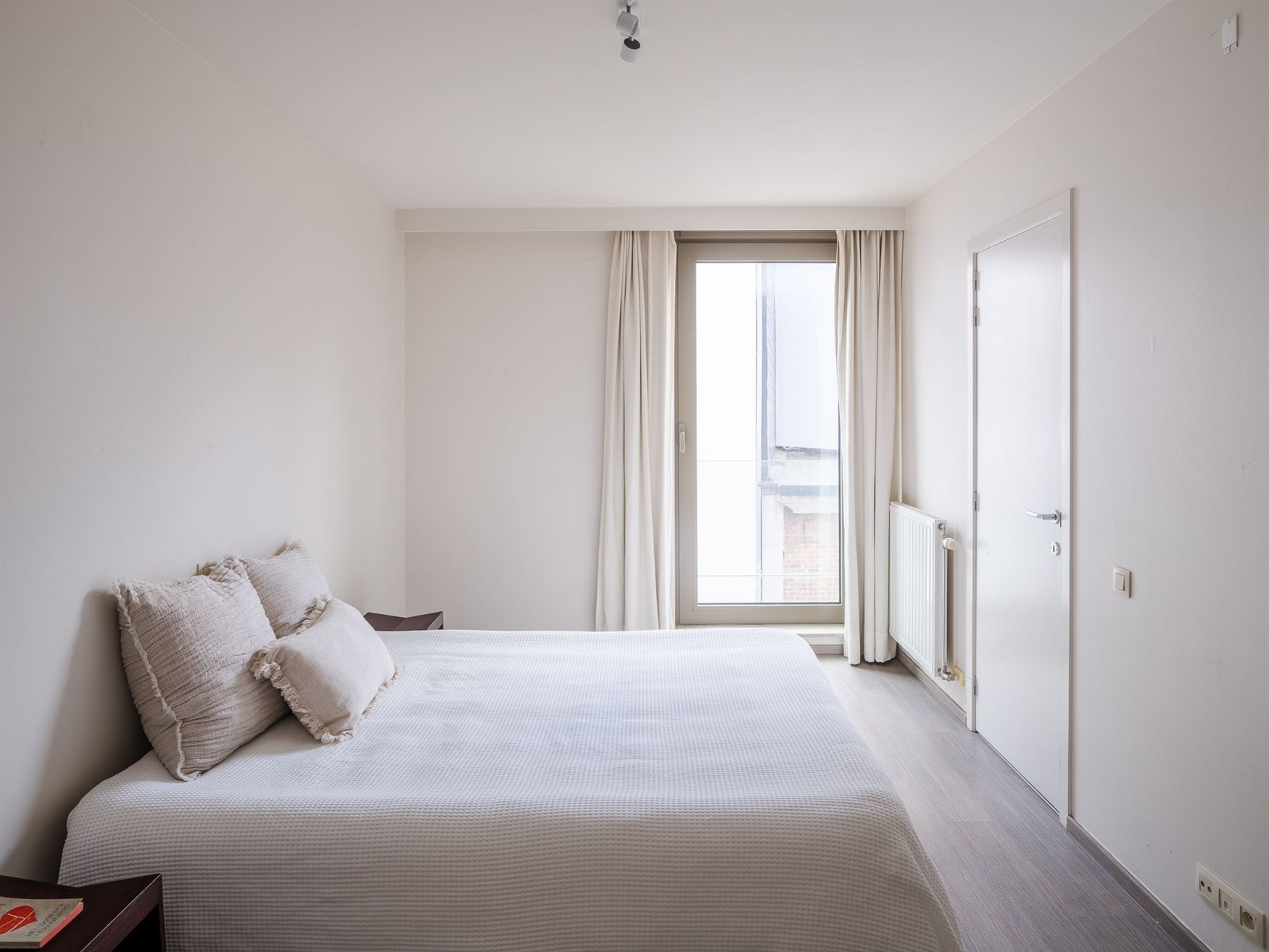 Stijlvol wonen op een toplocatie in het historische centrum van Gent. In de gegeerde Filip Van Arteveldestraat woont u midden in één van de hipste b...