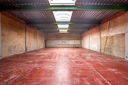 Op zoek naar een vlot bereikbare uitvalsbasis voor uw onderneming? Dit magazijn van ongeveer 240 m² langs de Hundelgemsesteenweg in Merelbeke biedt e...