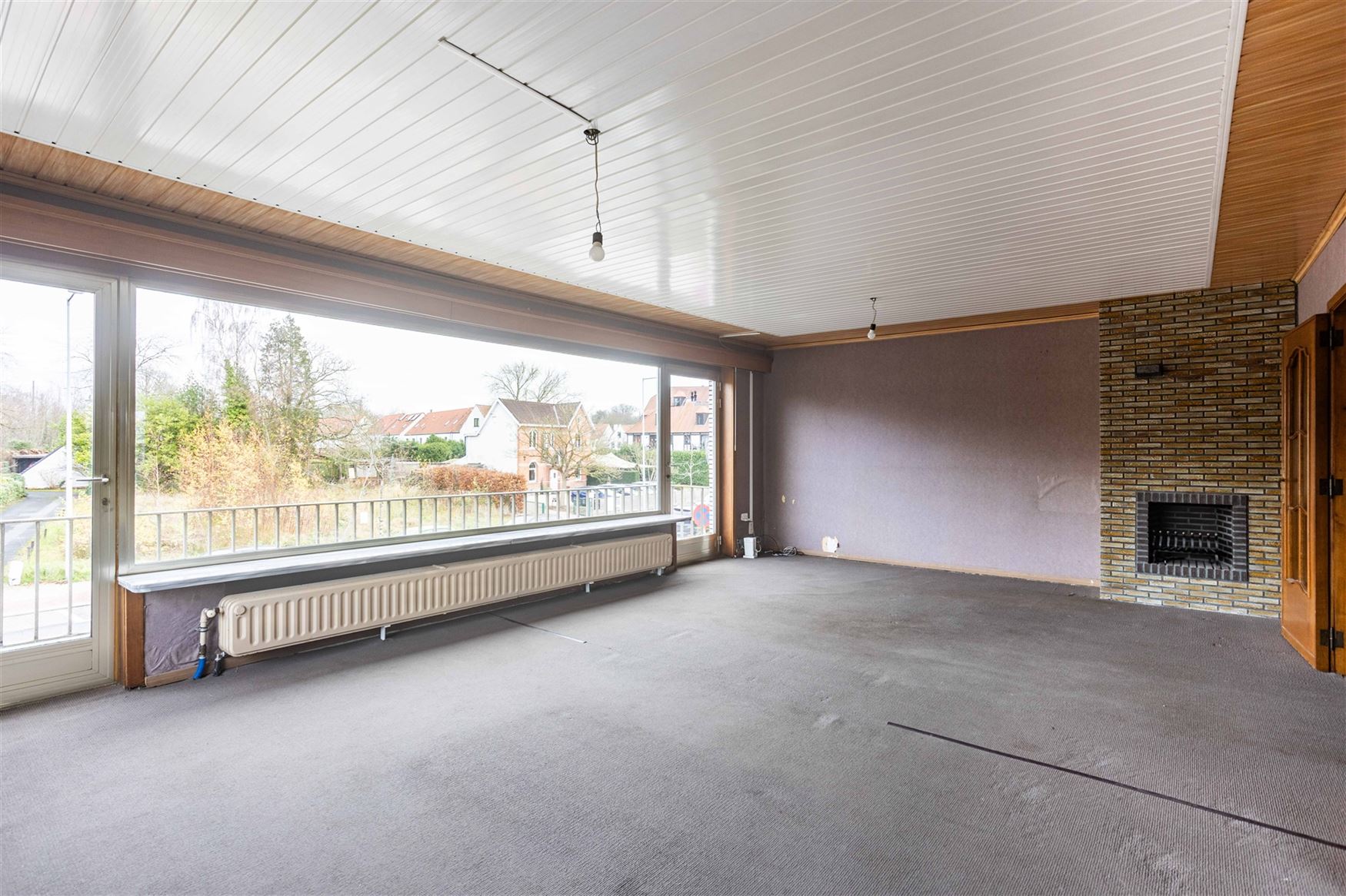 Op zoek naar een appartement dat u volledig naar uw eigen smaak kunt transformeren? Dit verrassend ruime duplex appartement van ongeveer 164 m² langs...