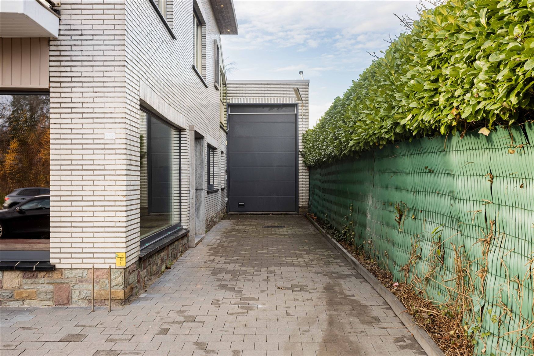 Op zoek naar een vlot bereikbare uitvalsbasis voor uw onderneming? Dit magazijn van ongeveer 240 m² langs de Hundelgemsesteenweg in Merelbeke biedt e...