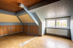 Op zoek naar een appartement dat u volledig naar uw eigen smaak kunt transformeren? Dit verrassend ruime duplex appartement van ongeveer 164 m² langs...