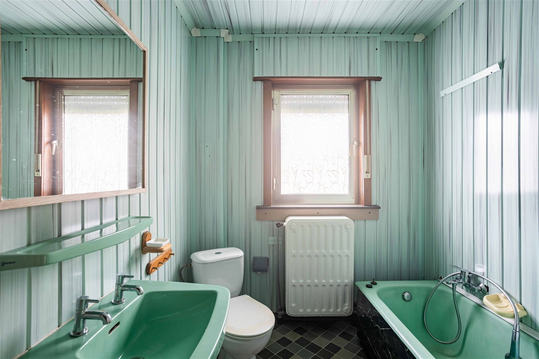 Op zoek naar een appartement dat u volledig naar uw eigen smaak kunt transformeren? Dit verrassend ruime duplex appartement van ongeveer 164 m² langs...