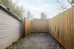 Op zoek naar een vlot bereikbare uitvalsbasis voor uw onderneming? Dit magazijn van ongeveer 240 m² langs de Hundelgemsesteenweg in Merelbeke biedt e...