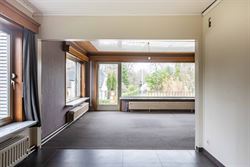 Op zoek naar een appartement dat u volledig naar uw eigen smaak kunt transformeren? Dit verrassend ruime duplex appartement van ongeveer 164 m² langs...