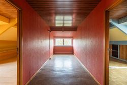 Op zoek naar een appartement dat u volledig naar uw eigen smaak kunt transformeren? Dit verrassend ruime duplex appartement van ongeveer 164 m² langs...